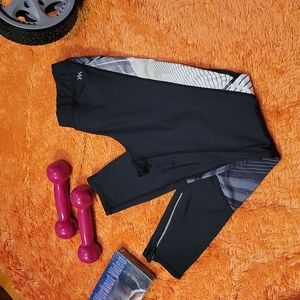 H27 women's Kyodan athletic leggings....size P/S